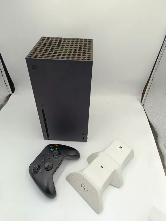 KONSOLE XBOX SERIES X 1 TB PAD STACJA DOKUJACA