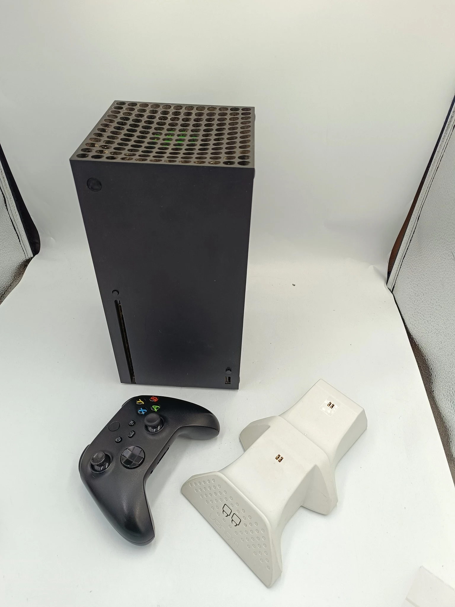 konsole-xbox-series-x-1-tb-pad-stacja-dokujaca-saturna-41-glogow