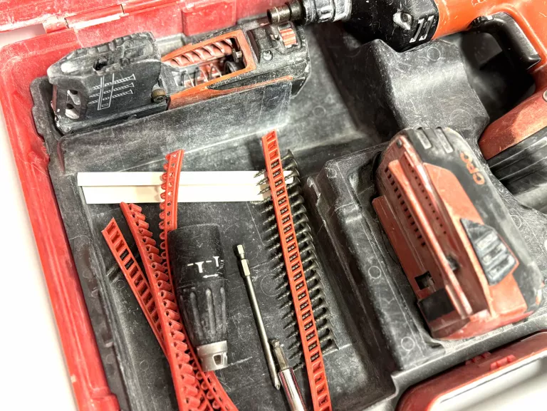 WKRĘTARKA DO PŁYT GIPSOWO-KARTONOWYCH HILTI SD 5000-A22 + PODAJNIK