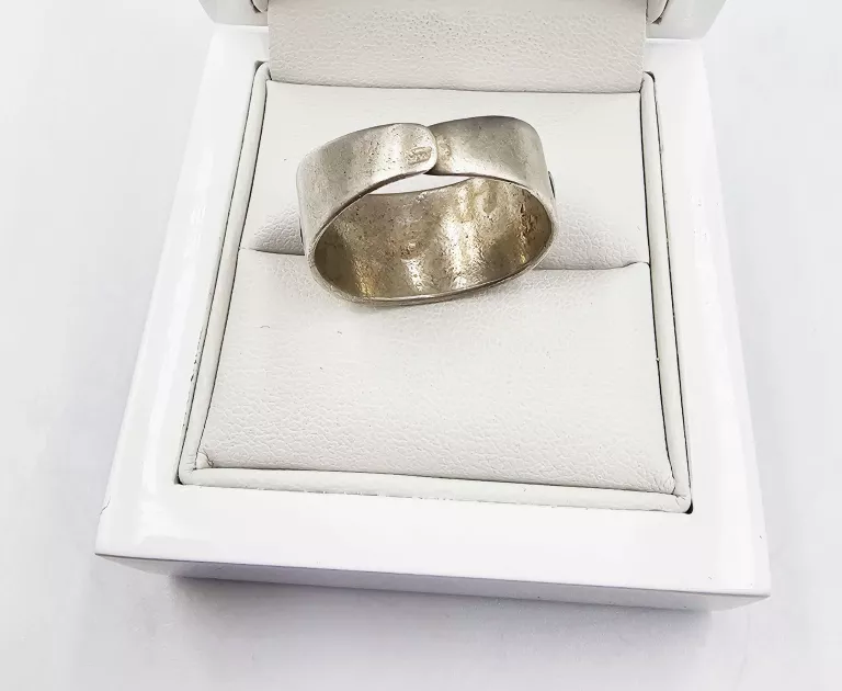 SREBRNY PIERŚCIEŃ ATLANTÓW 7.83GR, P.925