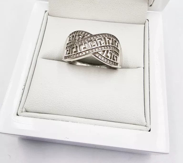 SREBRNY PIERŚCIONEK ZE WZOREM 4.39GR, P.925
