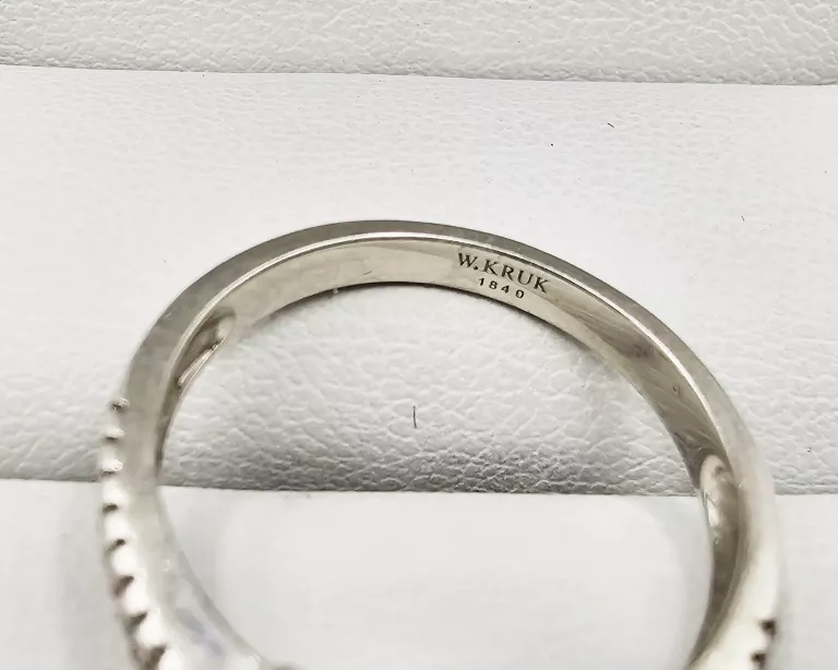 SREBRNY PIERŚCIONEK Z CYRKONIAMI 2.86GR, P.925