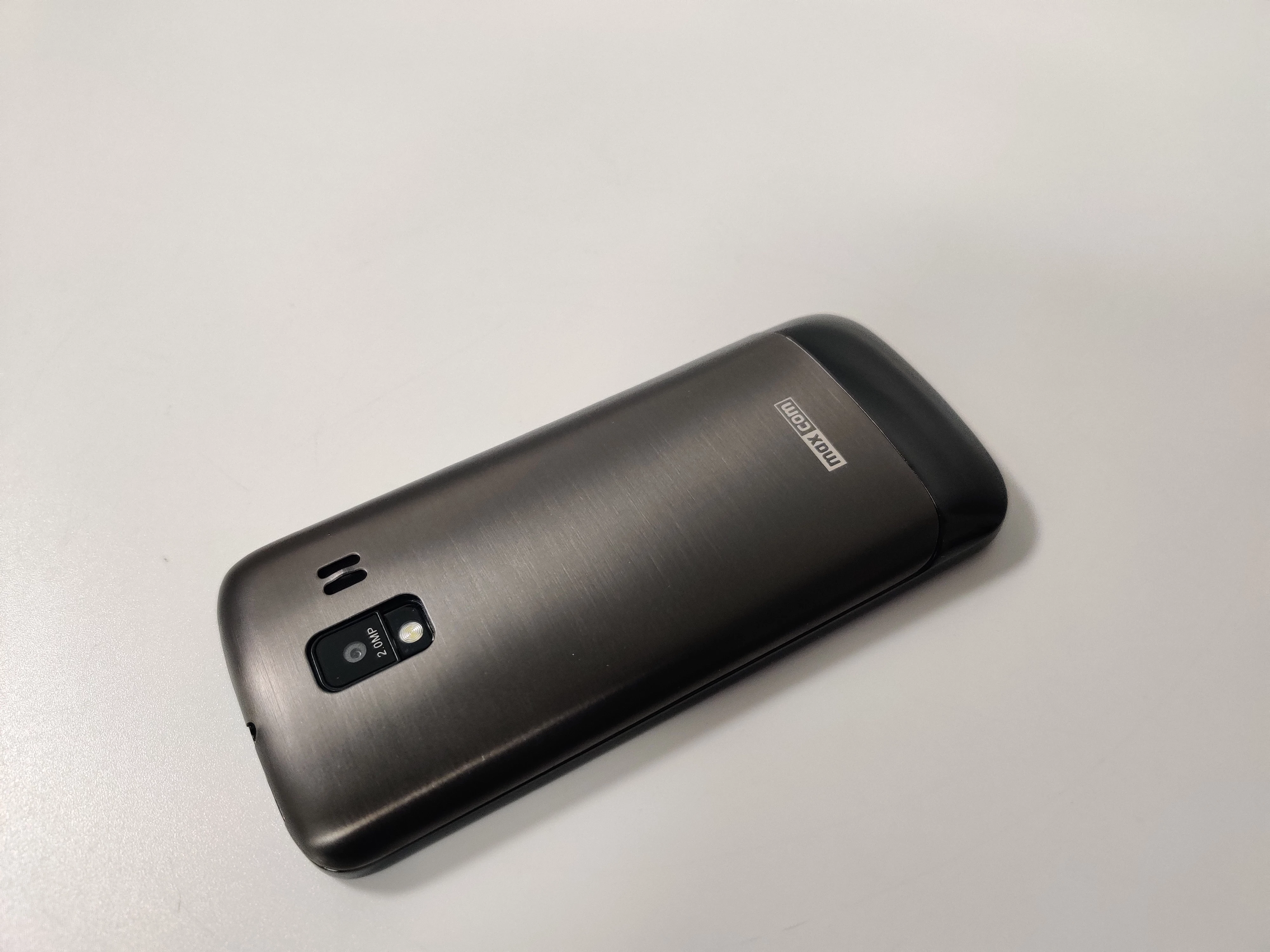 telefon-maxcom-mm320-przekatna-ekranu-32