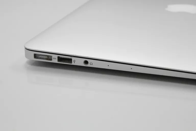 LAPTOP MACBOOK AIR A1466 I7/256GB/8GB