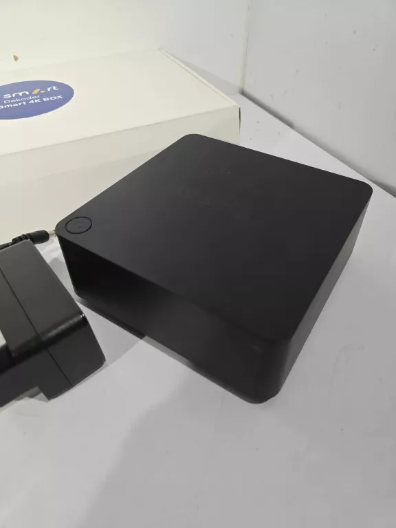 TV SMART 4K BOX DV8981 BRAK PILOTA