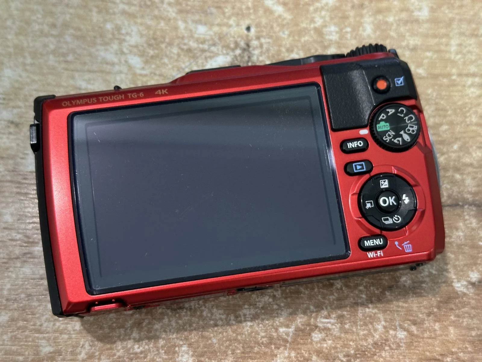 aparat-cyfrowy-podwodny-olympus-tough-tg-6-komplet-model-tg-6