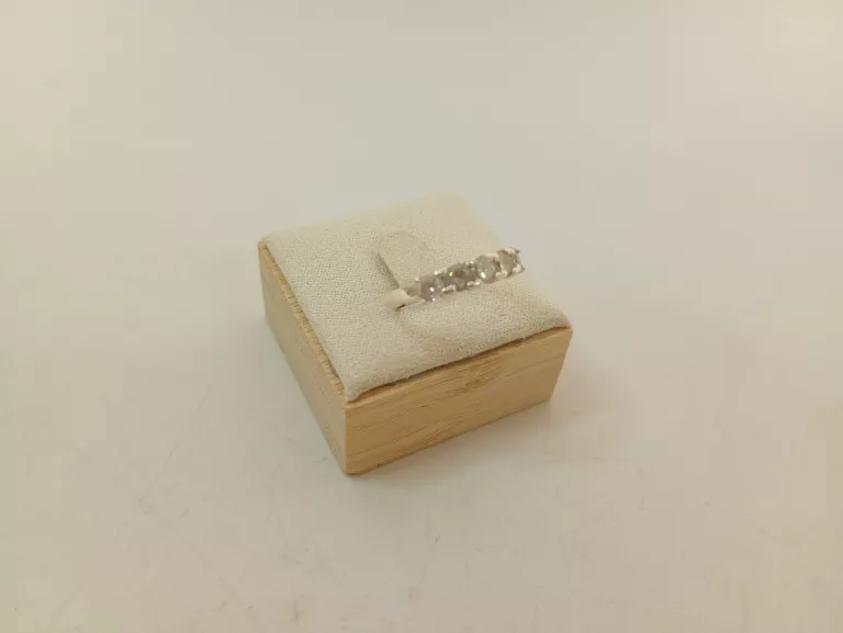 SREBRNY PIERŚCIONEK 2,12G 925 R10