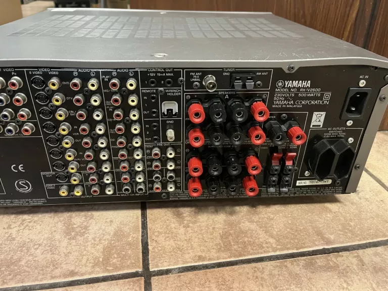 amplituner-yamaha-rx-v2600-model-rx-v2600