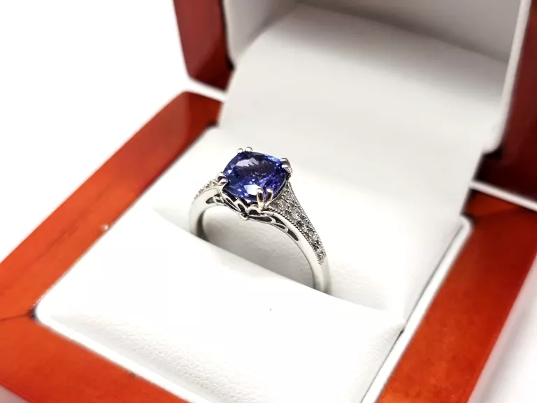 ZŁOTY PIERŚCIONEK Z DIAMENTAMI I TANZANITEM 1,65CT 585 2,82G 0,11CT 12