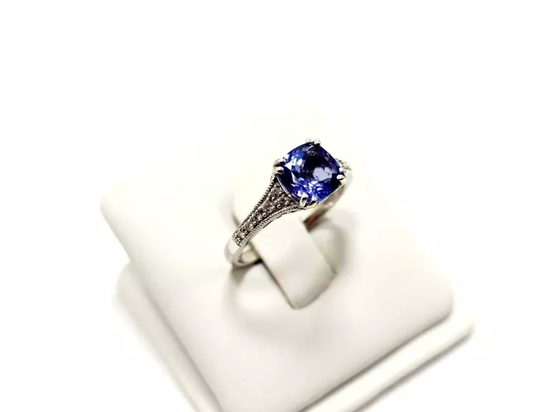 ZŁOTY PIERŚCIONEK Z DIAMENTAMI I TANZANITEM 1,65CT 585 2,82G 0,11CT 12