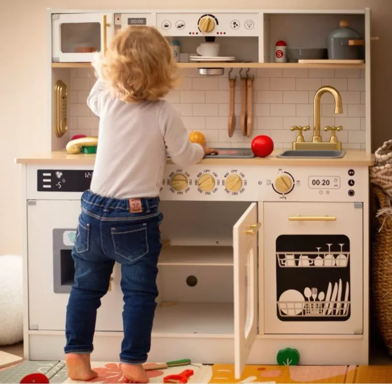 DUŻA INTERAKTYWNA EDUKACYJNA DREWNIANA KUCHNIA Z OŚWIETLENIEM LED 2 POZIOM