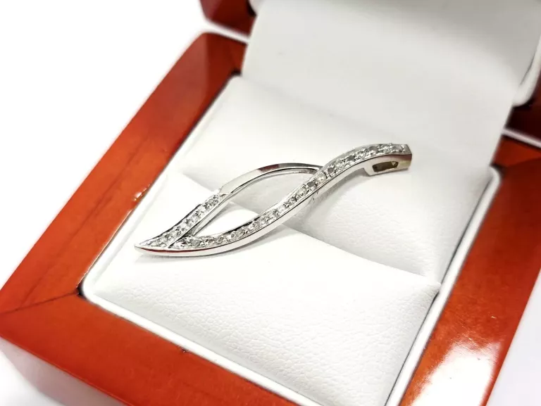 ZŁOTA ZAWIESZKA Z DIAMENTAMI 585 1,92G 0,07CT