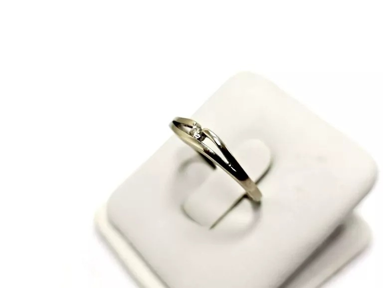 ZŁOTY PIERŚCIONEK Z DIAMENTEM 585 1,74G 0,04CT 13