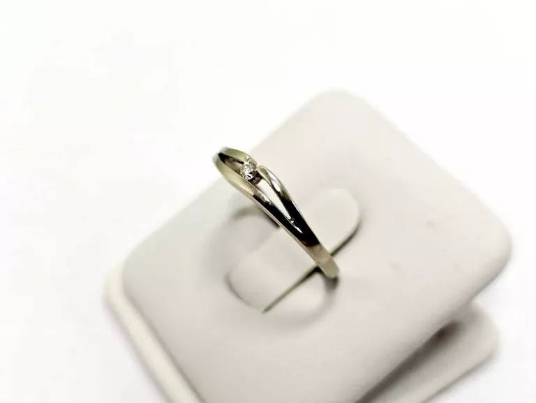 ZŁOTY PIERŚCIONEK Z DIAMENTEM 585 1,74G 0,04CT 13