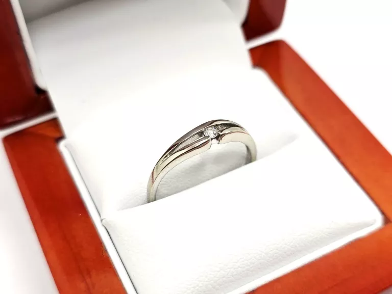 ZŁOTY PIERŚCIONEK Z DIAMENTEM 585 1,74G 0,04CT 13