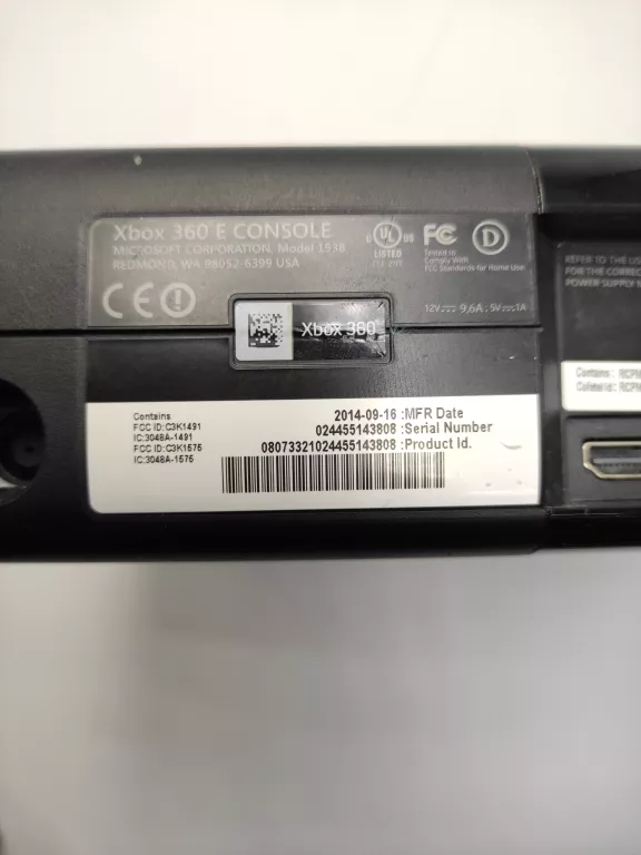 KONSOLA XBOX 360E + 2X PAD