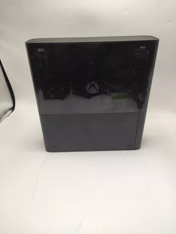KONSOLA XBOX 360E + 2X PAD