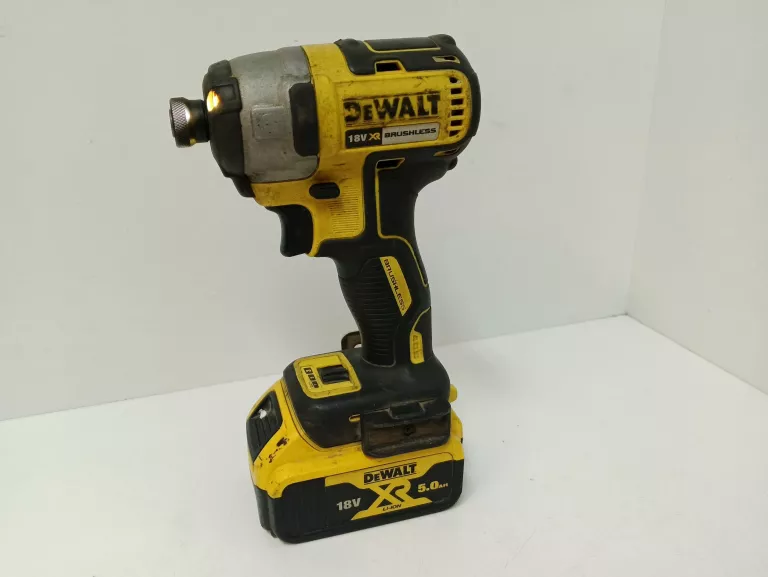 ZAKRĘTARKA UDAROWA DEWALT DCF887