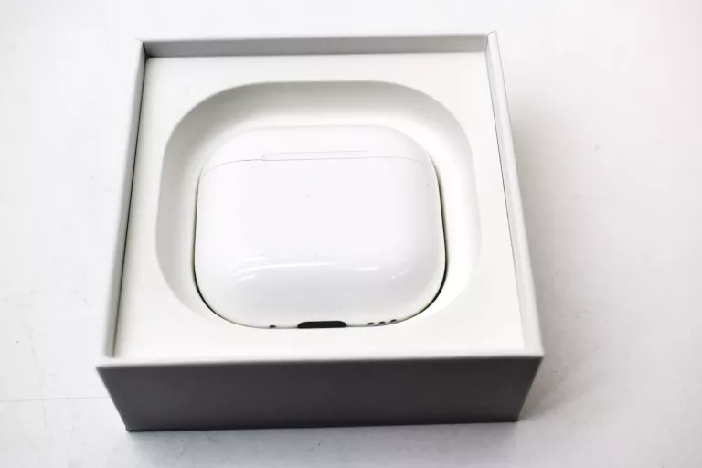 APPLE AIRPODS SŁUCHAWKI 4 GENERACJI Z AKTYWNĄ REDUKCJĄ SZUMÓW