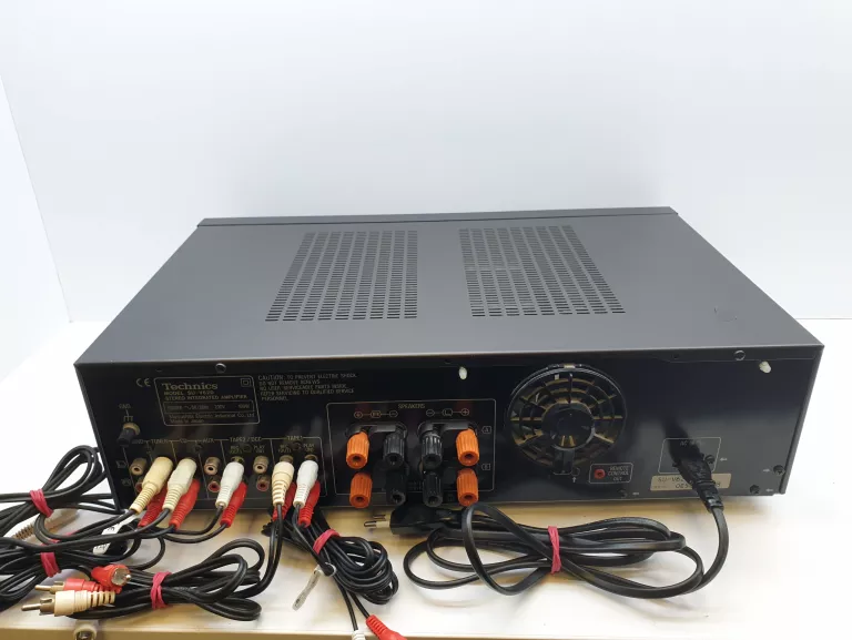 WZMACNIACZ TECHNICS SU-V620