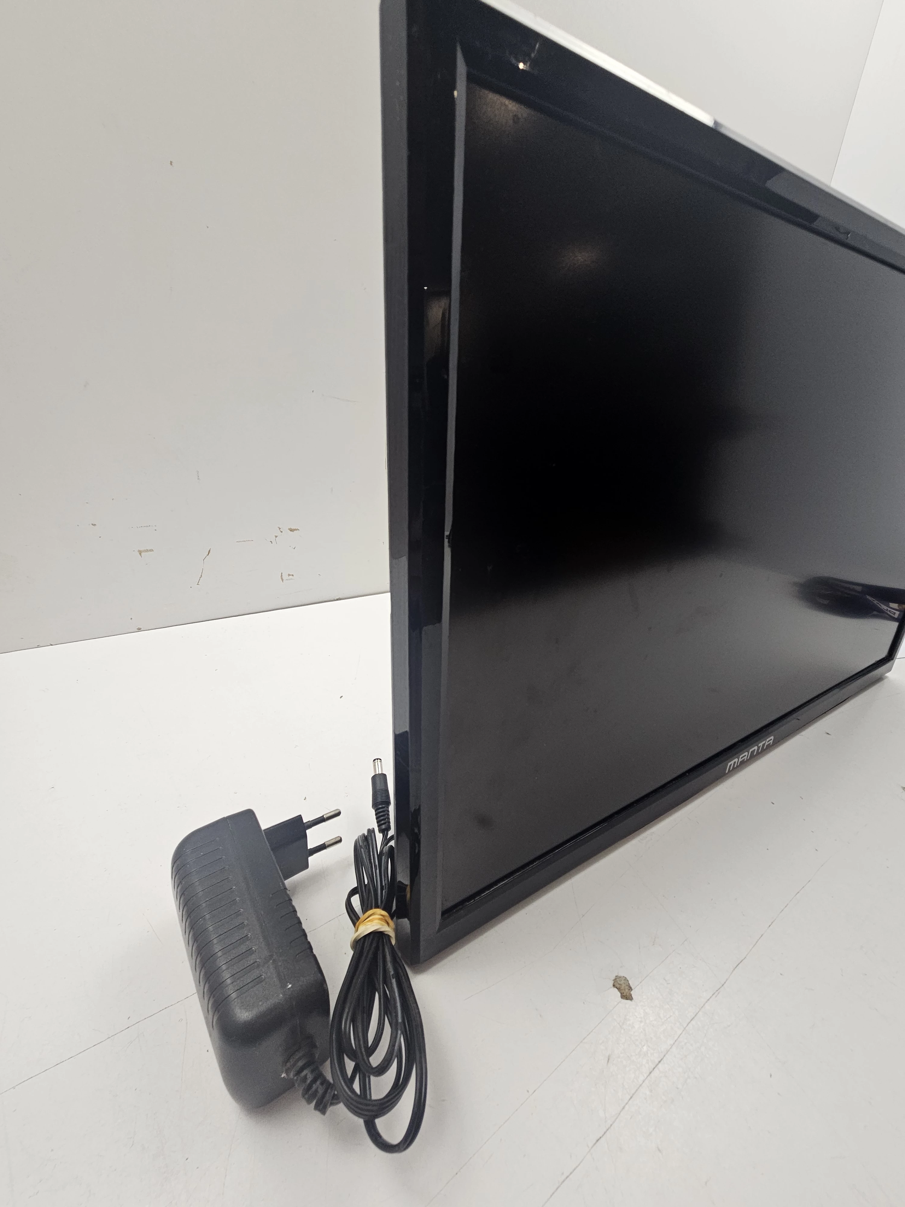 telewizor-manta-22cale-led220q7-przekatna-ekranu-cale-2200