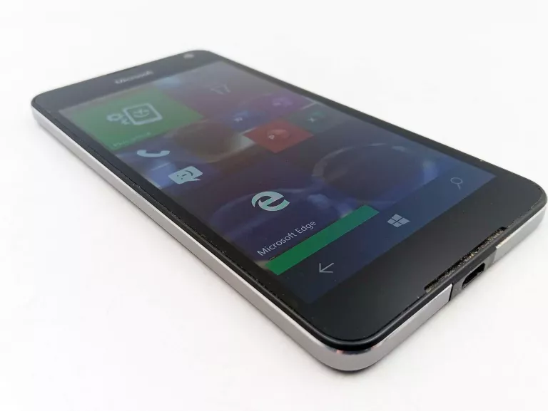 TELEFON MICROSOFT LUMIA 650 1/16GB + ŁADOWARKA