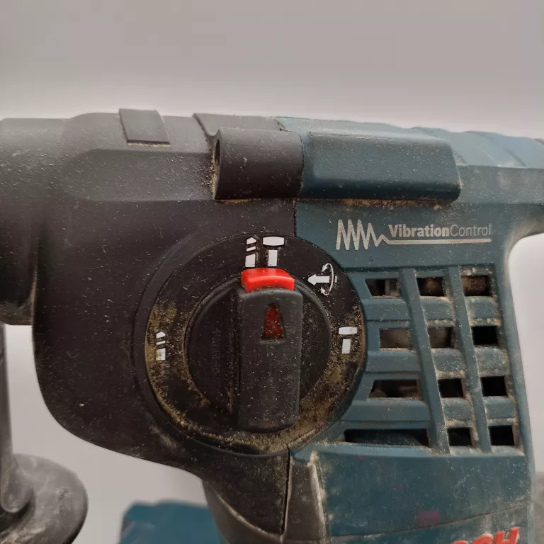 MŁOTOWIERTARKA BOSCH GBH 36 VF-LI PLUS + ŁADOWARKA + AKUMULATOR 36V 4AH