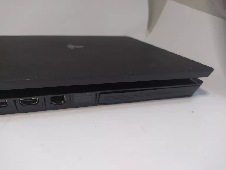 KONSOLA PS4 1TB