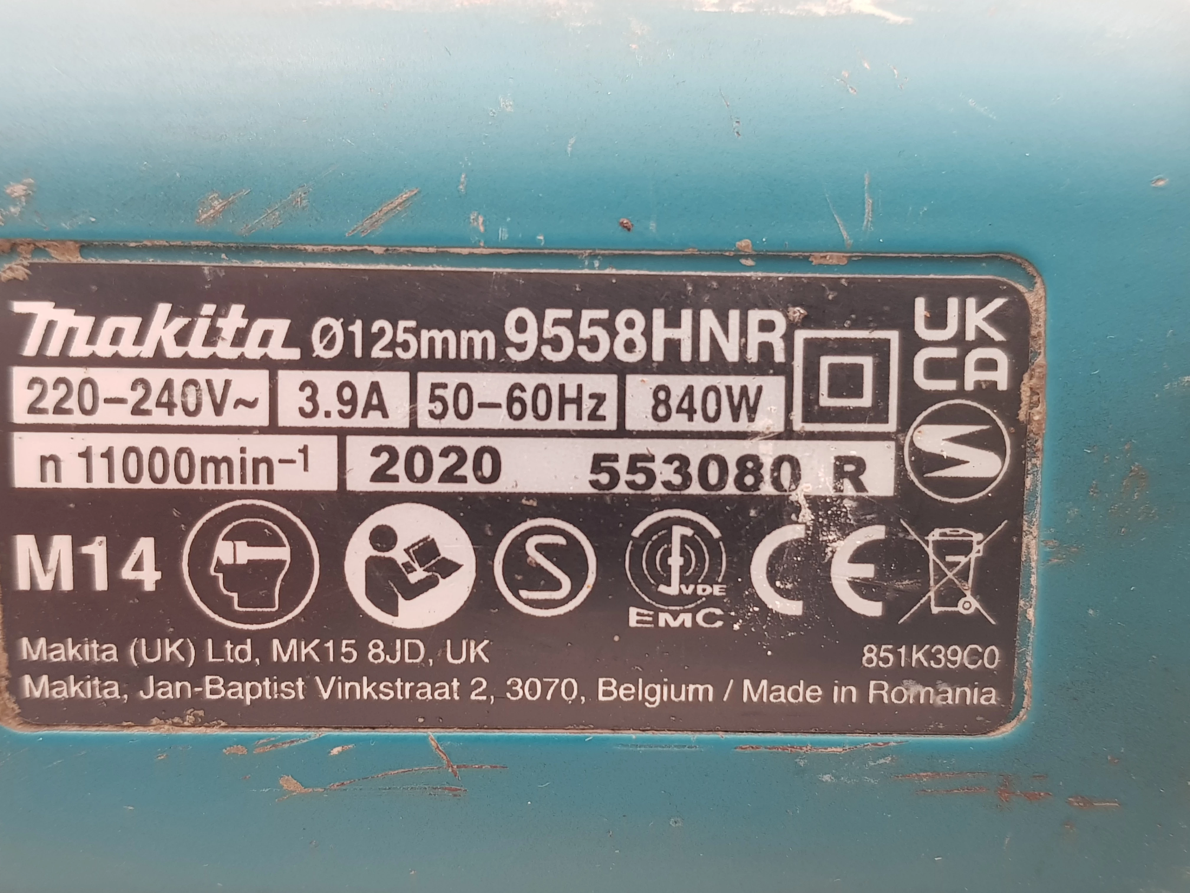 szlifierka-katowa-makita-9558hnr-840-w-rodzaj-zasilania-128529-2