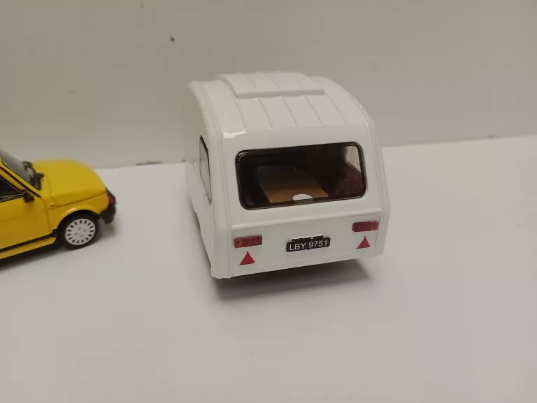FIAT 126P ŻŻÓŁTY Z PRZYCZEPKĄ