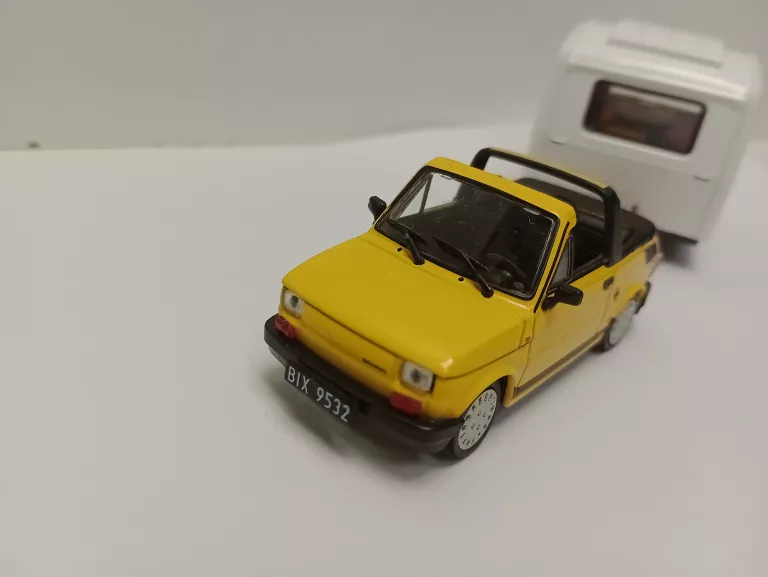 FIAT 126P ŻŻÓŁTY Z PRZYCZEPKĄ