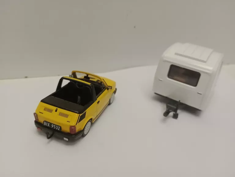 FIAT 126P ŻŻÓŁTY Z PRZYCZEPKĄ