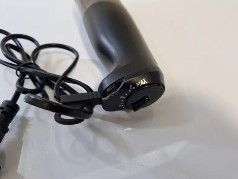 BLENDER RĘCZNY BLACK+DECKER BXHBA1000E 1000W OPIS