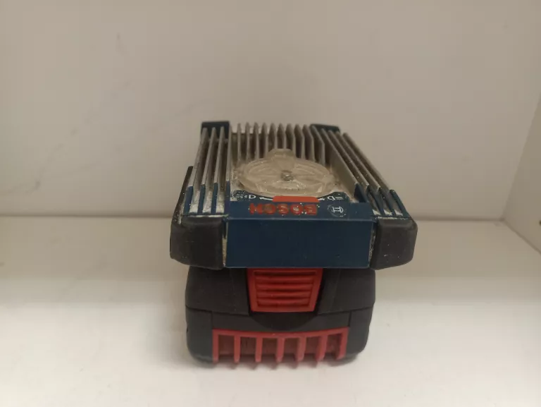 LATARKA AKUMULATOROWA 14,4V 18V GLI VARILED BOSCH + AKU 4AH