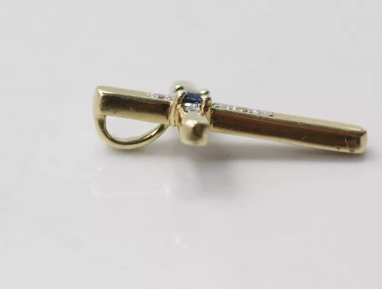 ZŁOTA ZAWIESZKA KRZYŻYK DIAMENTY 0,03CT 585 1,26G.