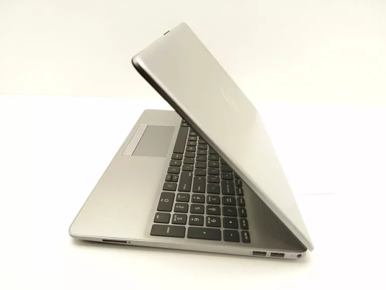 LAPTOP HP 250 G8
