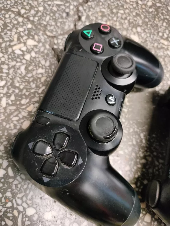 KONSOLA PS4 SLIM 1 TB 2XPAD OKABLOWANIE