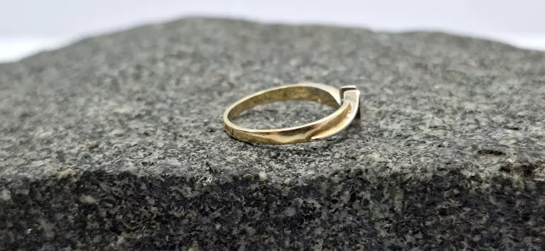 zloty-pierscionek-z-cyrkonia-p585-w206g-r17-waga-206