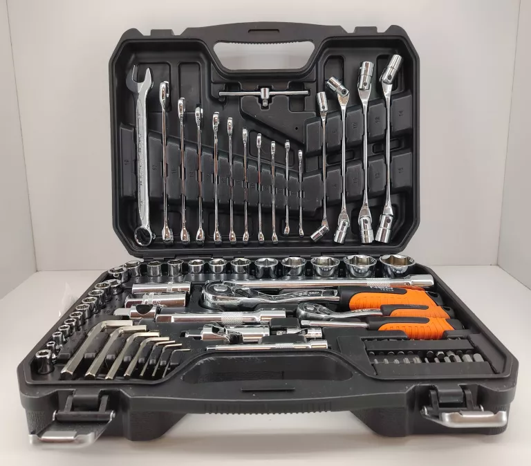 ZESTAW KLUCZY NEO TOOLS WALIZKA CZARNA