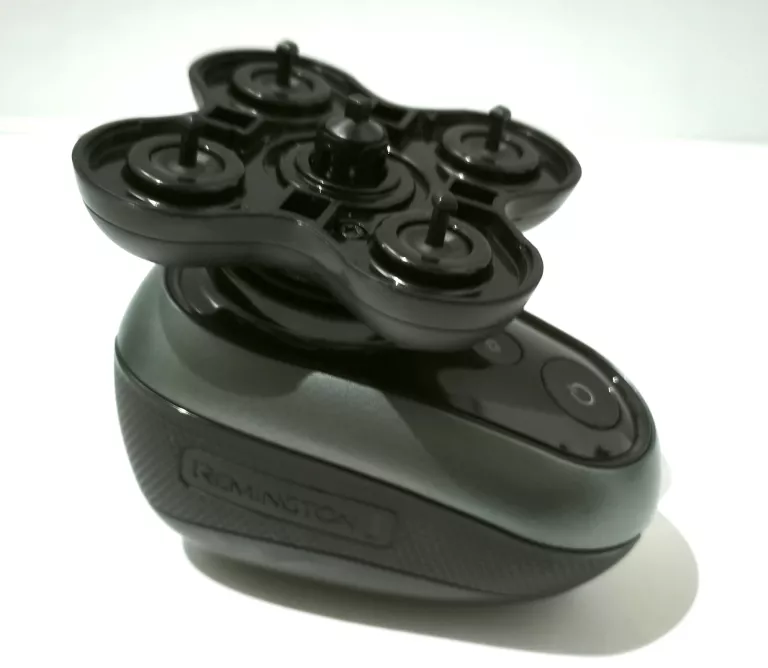 GOLARKA REMINGTON ULTIMATE SERIES RX7 XE1600 CZYT OPIS