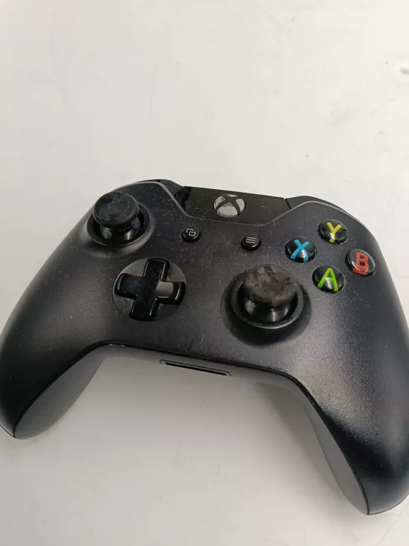 KONSOLA XBOX ONE S 1681 500 GB 2 PADY KABLE I 6 GIER KOMPLET