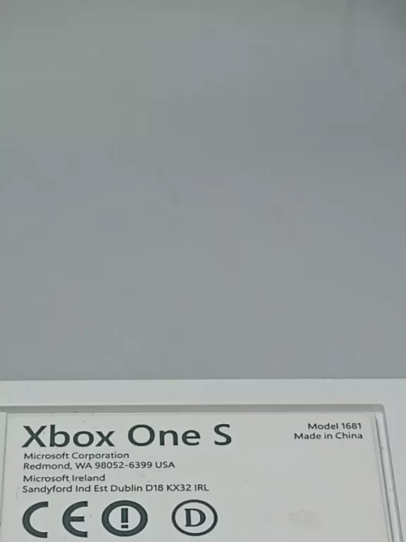 KONSOLA XBOX ONE S 1681 500 GB 2 PADY KABLE I 6 GIER KOMPLET