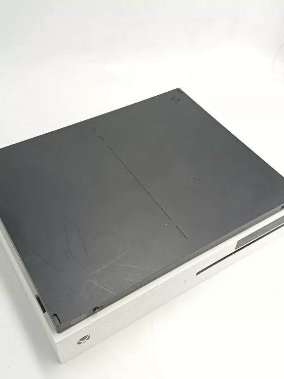 KONSOLA XBOX ONE S 1681 500 GB 2 PADY KABLE I 6 GIER KOMPLET