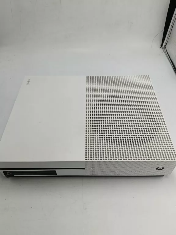KONSOLA XBOX ONE S 1681 500 GB 2 PADY KABLE I 6 GIER KOMPLET
