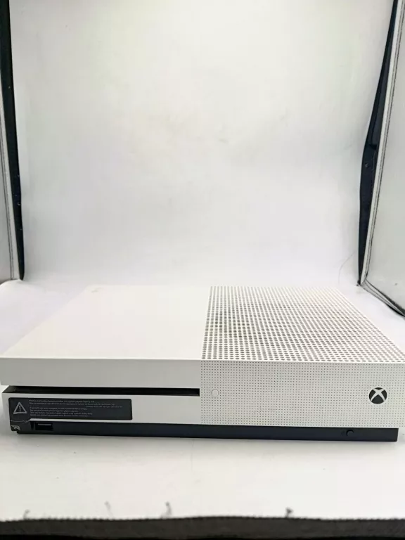 KONSOLA XBOX ONE S 1681 500 GB 2 PADY KABLE I 6 GIER KOMPLET