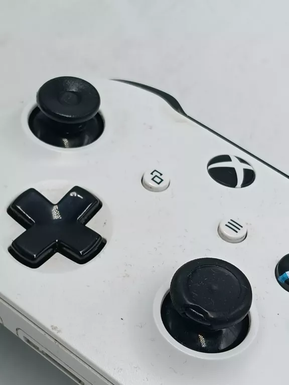 KONSOLA XBOX ONE S 1681 500 GB 2 PADY KABLE I 6 GIER KOMPLET