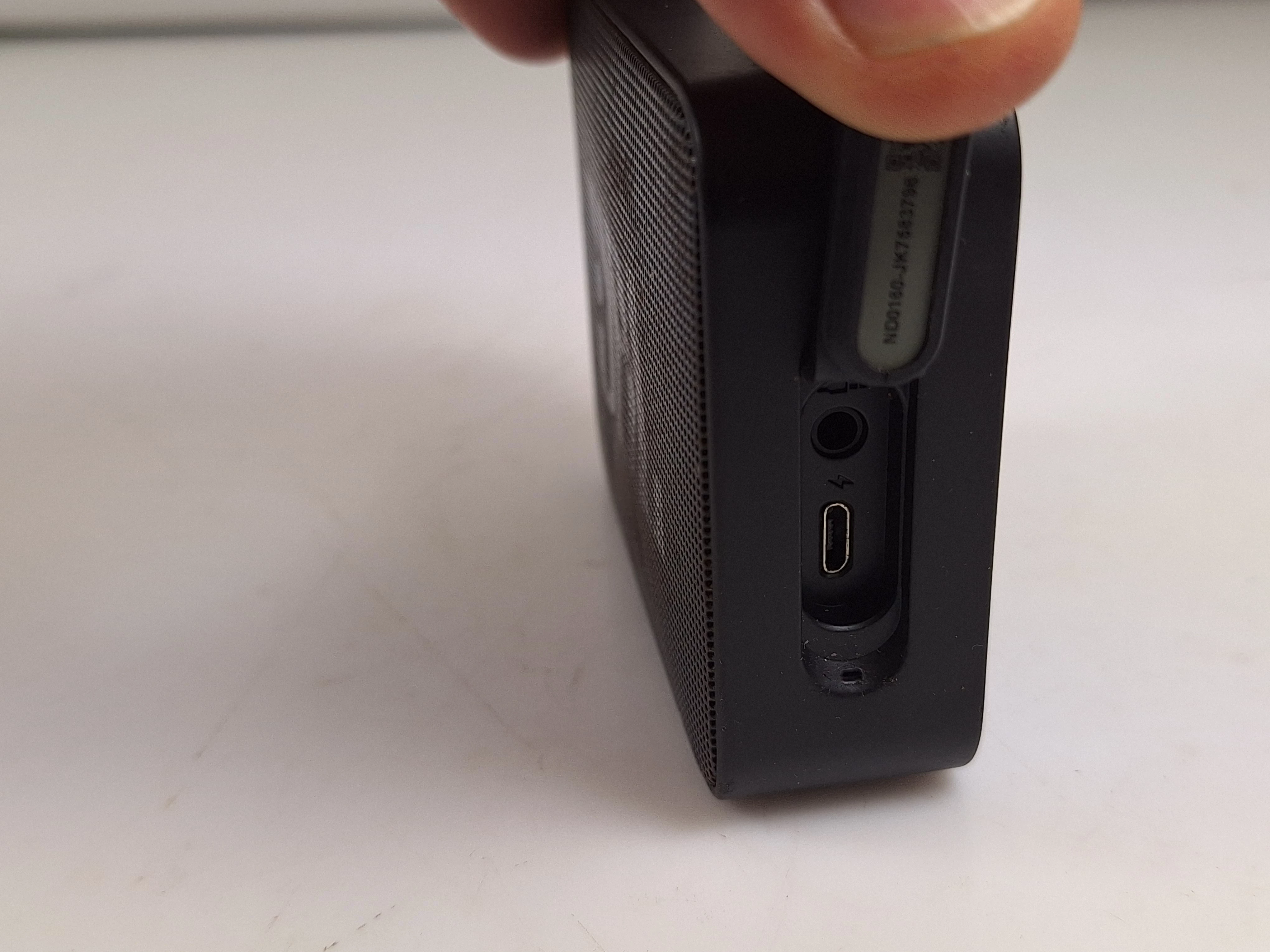 glosnik-jbl-go-2-czarny-stan-11323-2