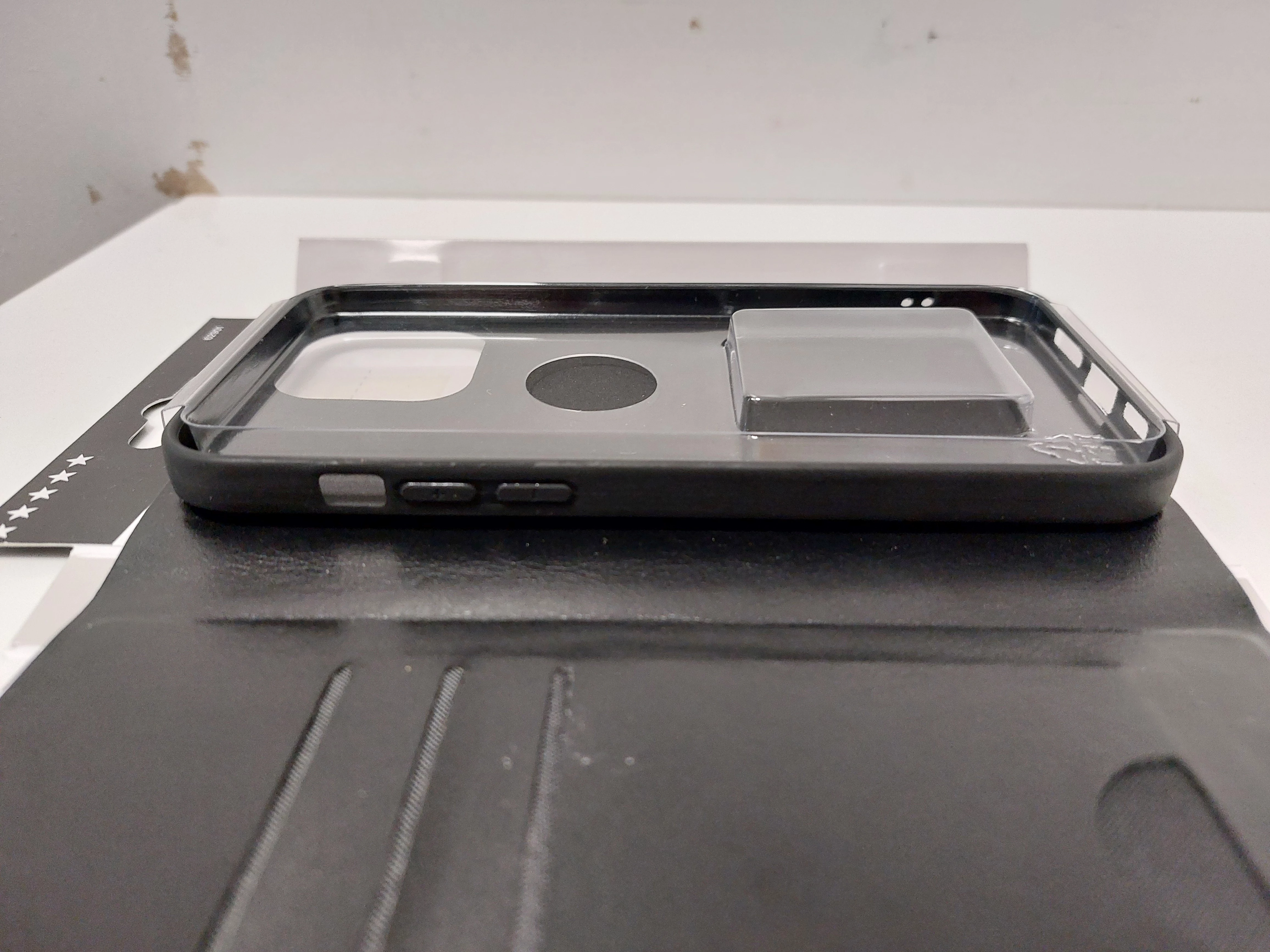 vivanco-etui-portfel-premium-okladka-ksiazki-na-iphonea-13-pro-max-material-207798-233918