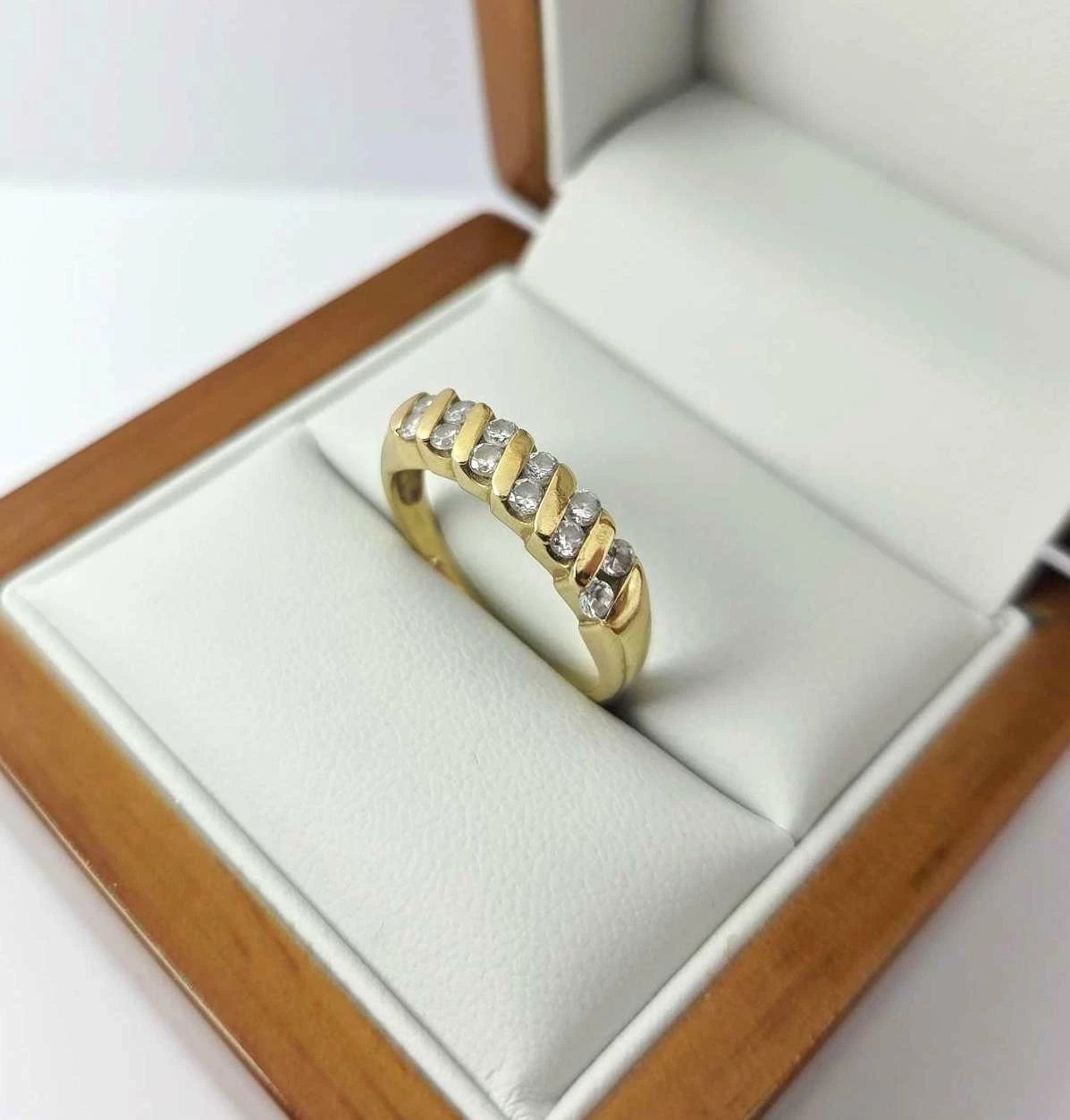 zloty-pierscionek-cyrkonie-305g-585-r15-orla-bialego-11u01-poznan