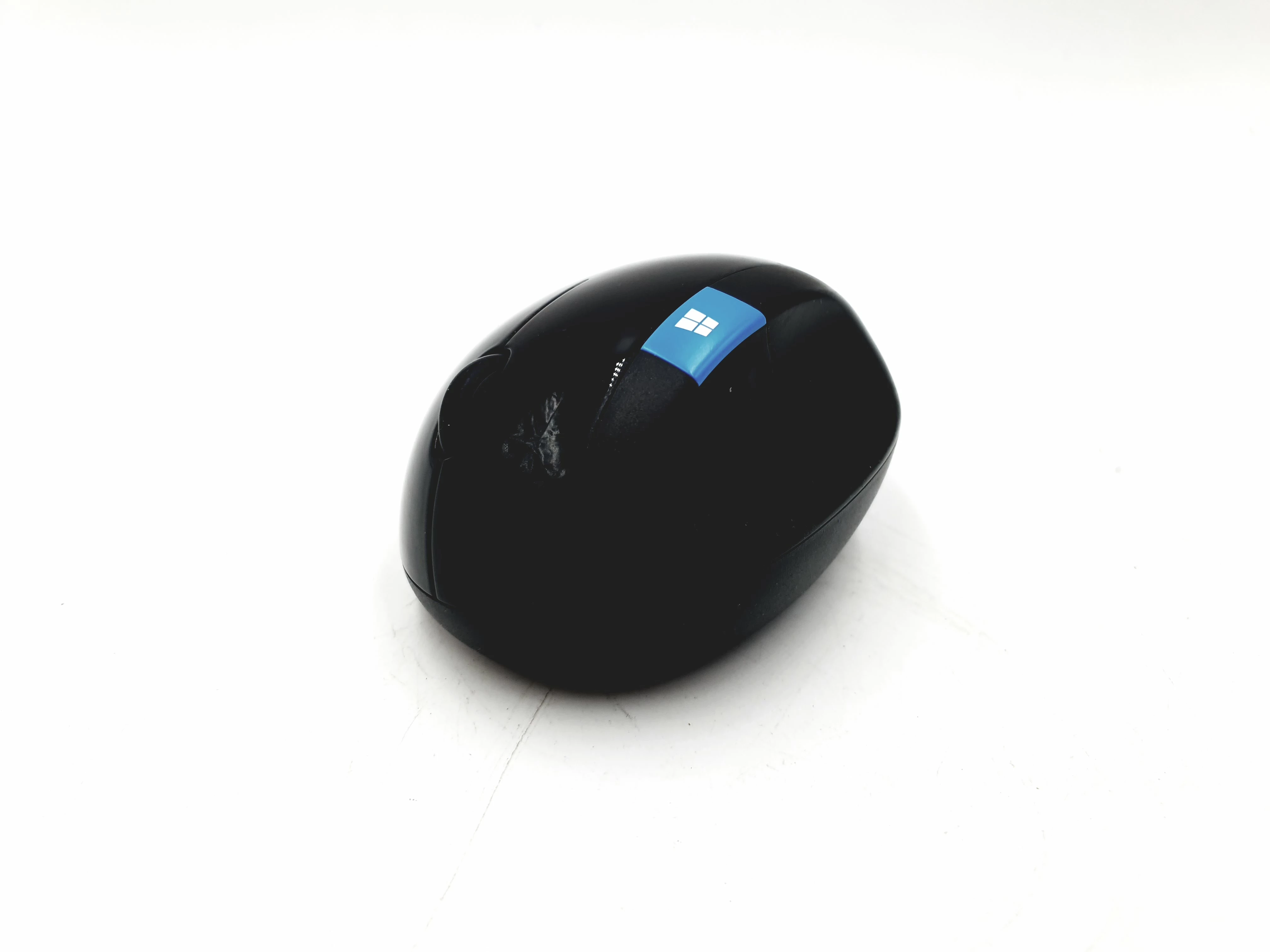 mysz-bezprzewodowa-ergonomiczna-microsoft-sculpt-ergonomic-mouse-gen-charlesa-de-gaullea-69-zabrze